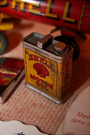 SHELL MINATURE OIL CAN - click to enlarge